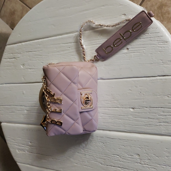 bebe - Picture 3 of 4